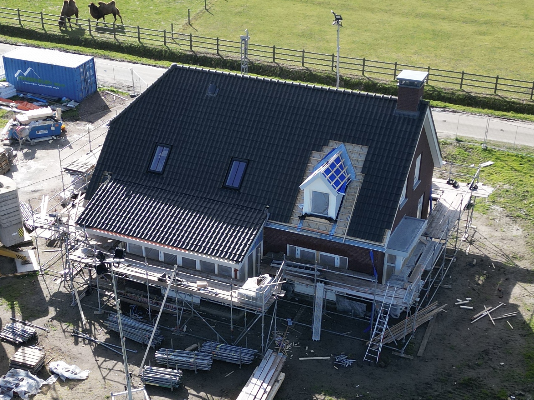 leggen dakpannen